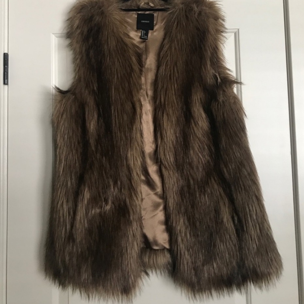 Forever 21 faux fur vest